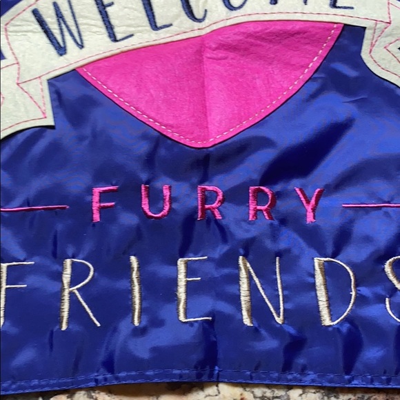 🐾WELCOME FURRY FRIENDS Garden or Wall Flag, NWT - Picture 6 of 14